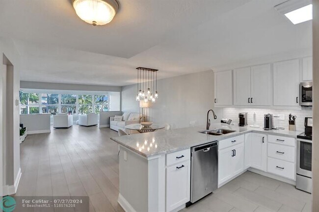 Foto del edificio - 3121 NE 51st St