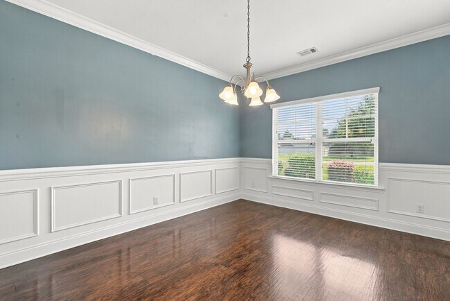 Building Photo - 135 Greyston Drive