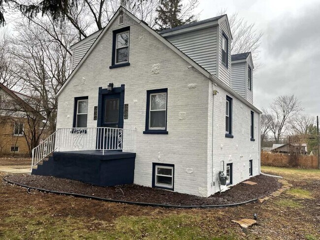 Foto del edificio - 182 Forest Glen Rd
