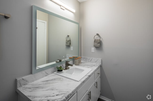 1BR, 1BA - 610SF - The Wembley - Bathroom - The Dylan