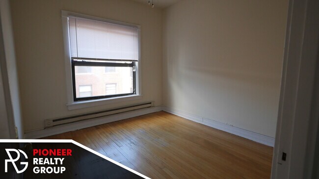Foto del edificio - 813 W Waveland Ave