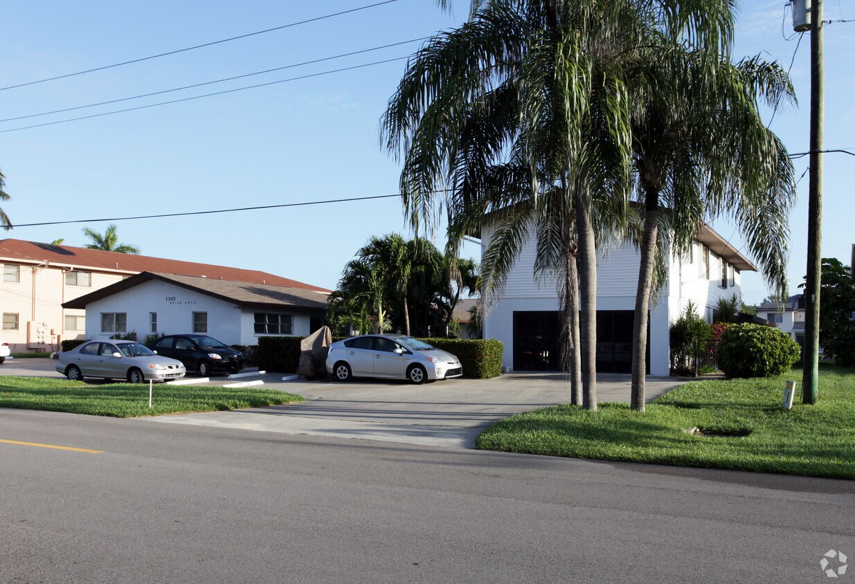 Primary Photo - Geier Apartments
