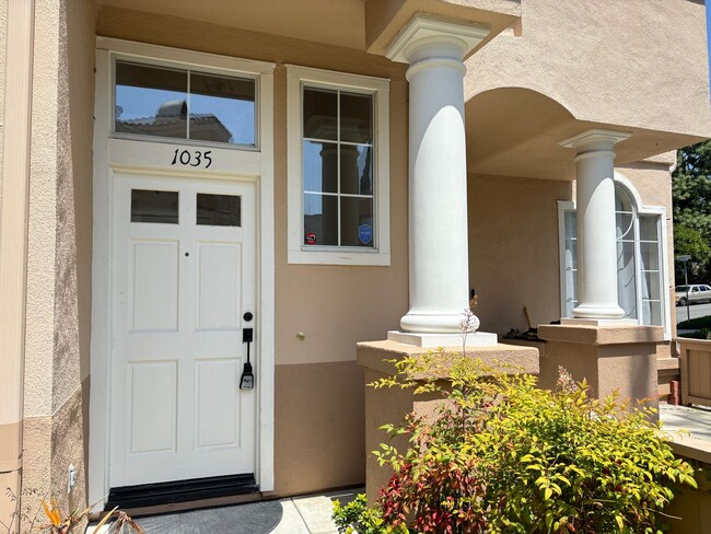 Building Photo - Adorable Anaheim Hills Condo in Prime Loca...