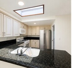 Building Photo - 28189 Oaklar Dr