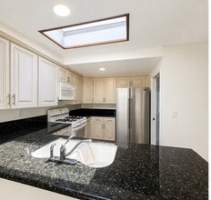 Building Photo - 28189 Oaklar Dr
