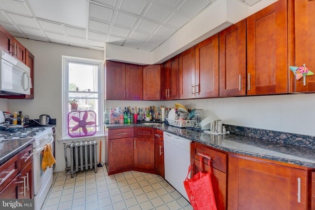 Foto del edificio - 448 Roxborough Ave