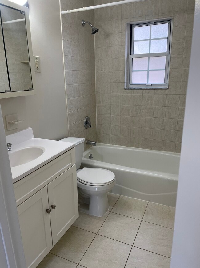 Building Photo - Pompton Hills