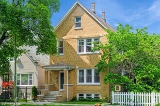 Building Photo - 2524 W Lyndale St