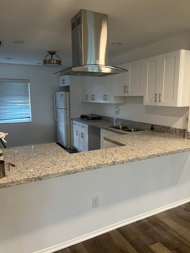 Building Photo - 5725 Fernley Dr E