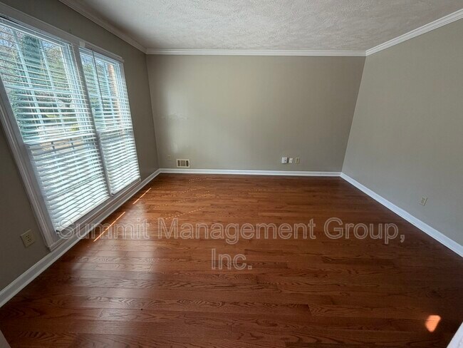 Foto del edificio - 1611 Ellington Rd SE