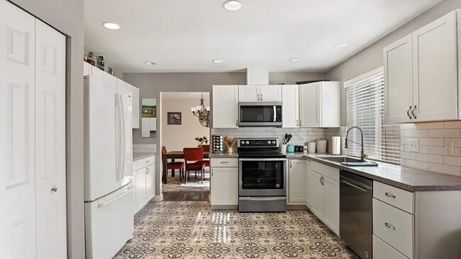 Building Photo - 2943 Lowren Loop
