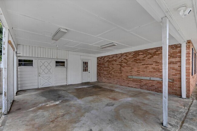 Foto del edificio - Large Ranch Home with 3BR/ 2 Bath with an Extra Bonus Room!