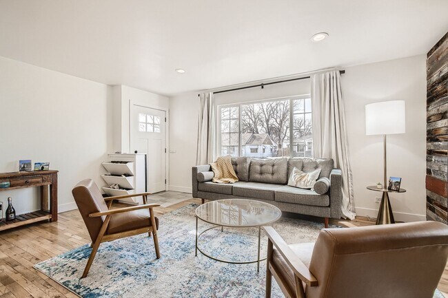 Building Photo - Updated 3BD/ 2BA home in Denver, CO! Available January 1st