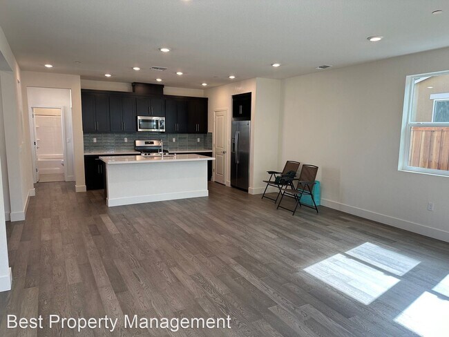 Building Photo - 4 br, 3 bath House - 2216 Marina Dr