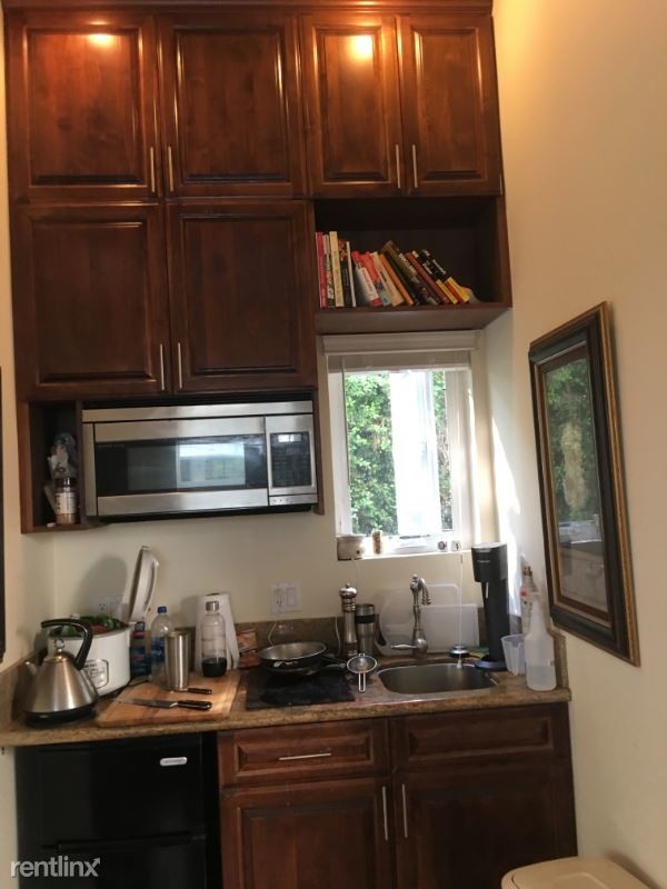 Building Photo - 420 S Beverwil Dr