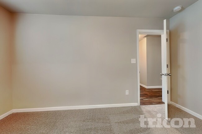 Building Photo - 37 Oakville Dr