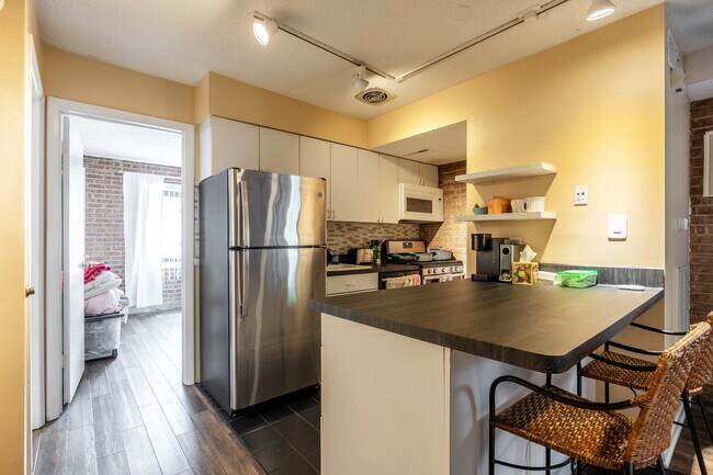 Foto del edificio - 715 W Diversey Pky