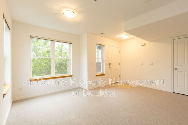 Building Photo - 911 Laramie Blvd