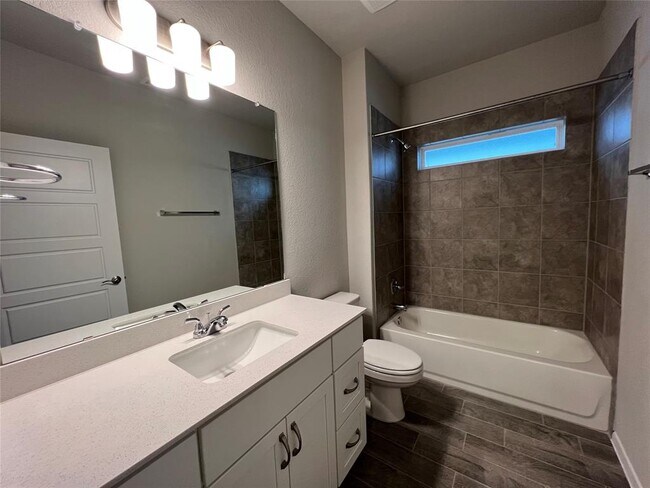 Building Photo - 441 Hortus Dr