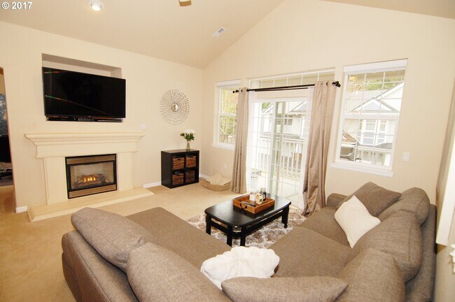Living Room - 6850 Summerlinn Way