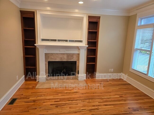 Foto del edificio - 216 Shady Ridge Ln