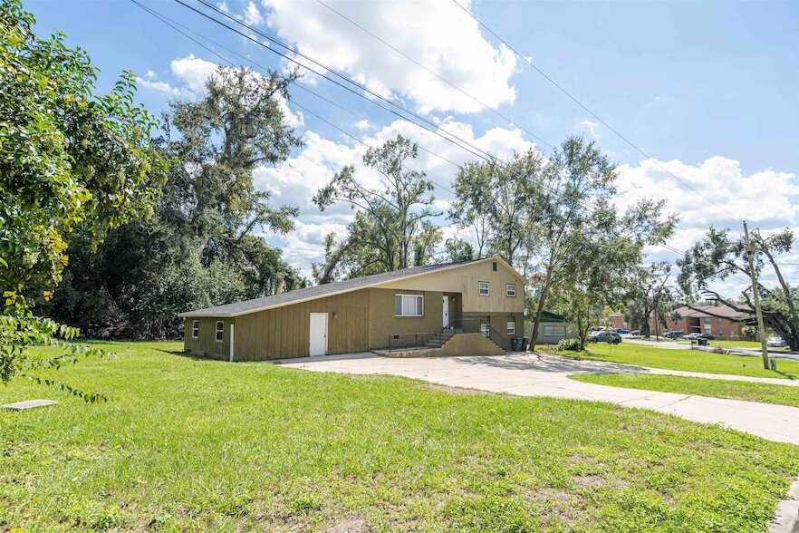 Foto principal - 209 N Lipona Rd