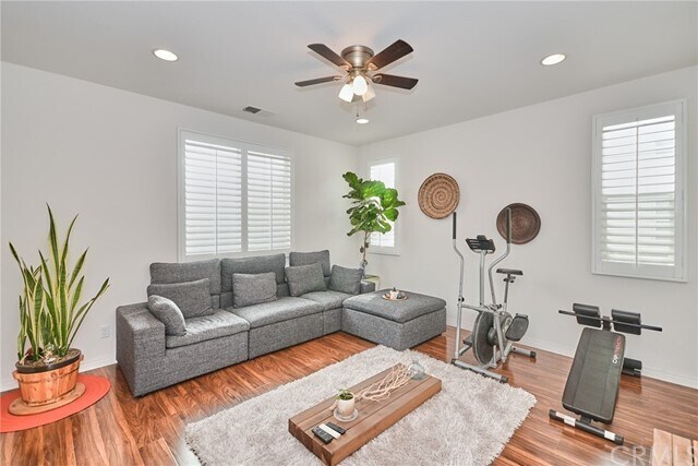 Foto del edificio - 9362 Klusman Ave