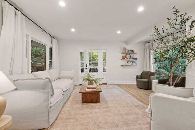 Foto del edificio - 125 Little Willow Cir