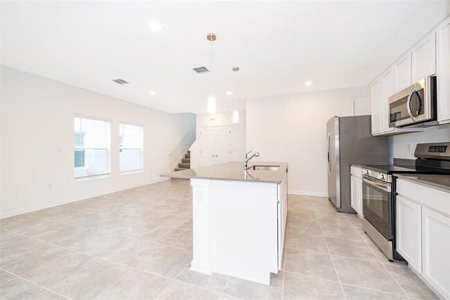 Building Photo - 7453 Ivy Tendril Ave