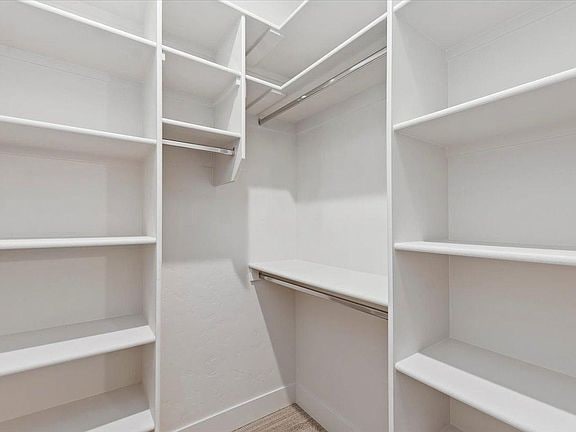 Foto del edificio - 1720 W Howe St