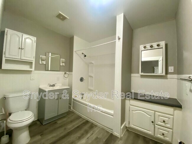 Foto del edificio - 999 W Exchange St