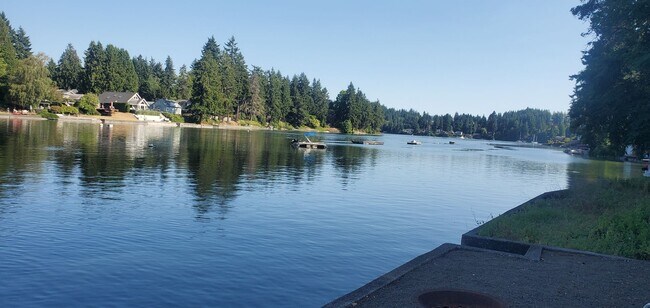 Building Photo - Madrona Point Waterfront Home!