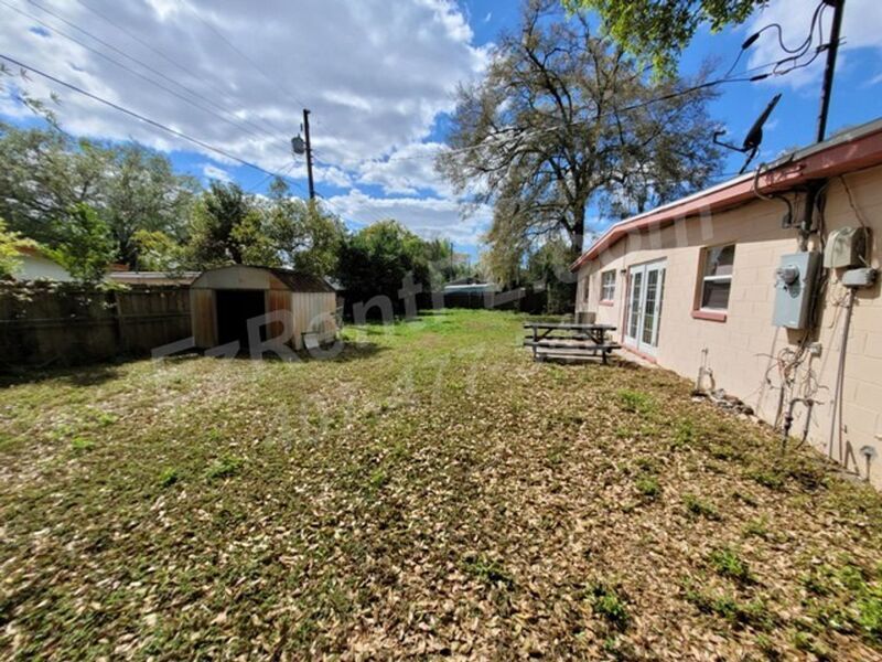 Foto del edificio - 6024 Oakcrest Cir
