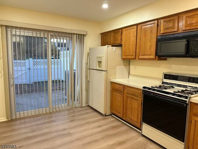 Foto del edificio - 604 Bayley Ct