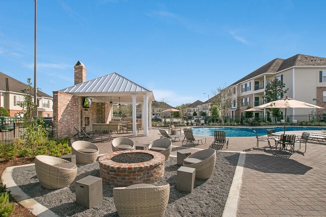 Building Photo - Experience the height of living at City Heights at Dutchtown.