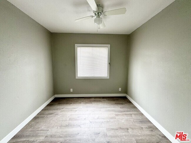 Foto del edificio - 1048 W 62nd St