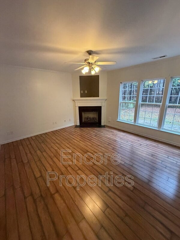 Foto del edificio - 8417 Whisper Ridge Pl