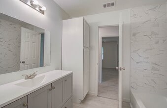 Building Photo - 309 Donatto Dr