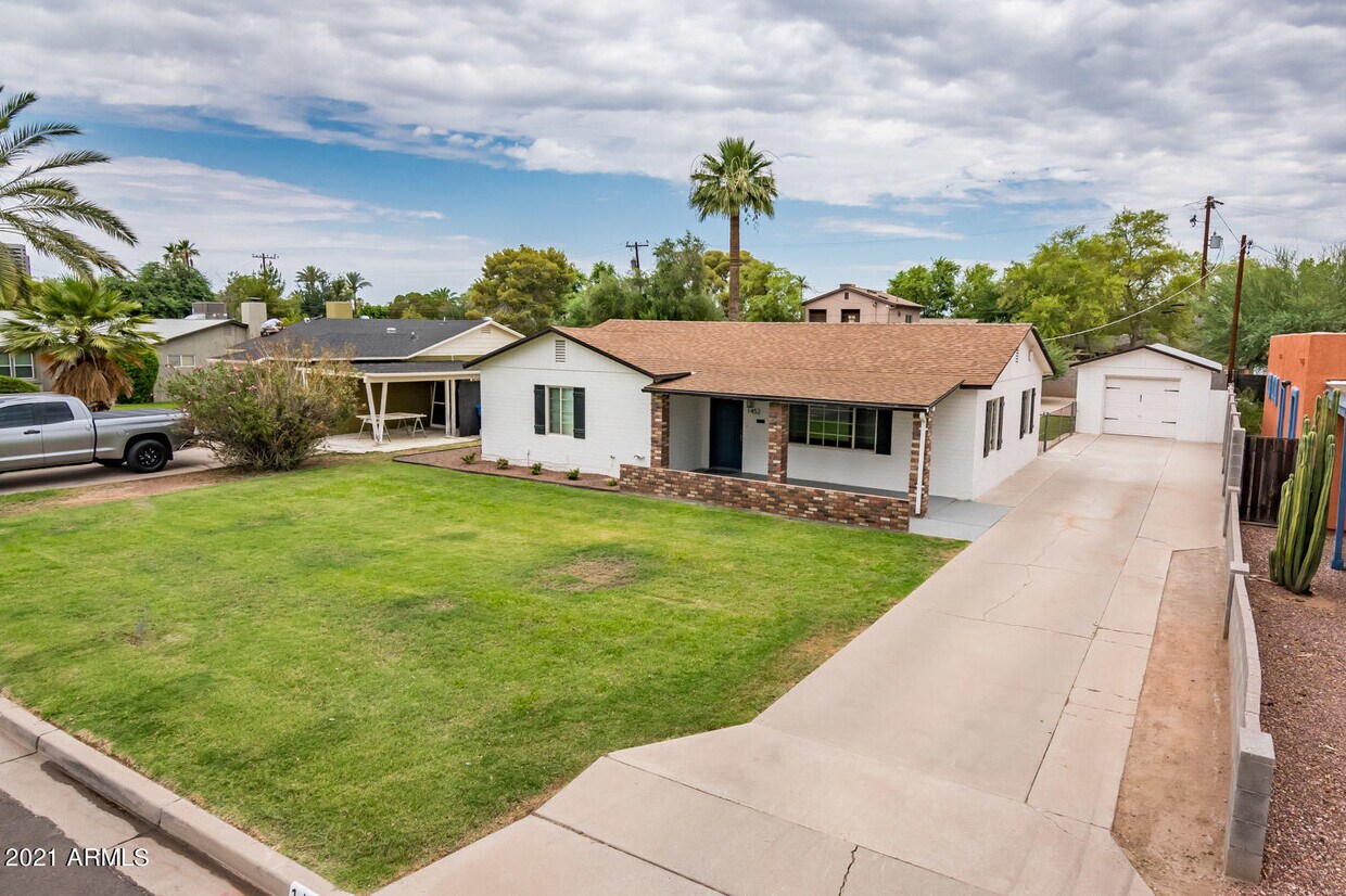 Foto principal - 1452 E Flower St