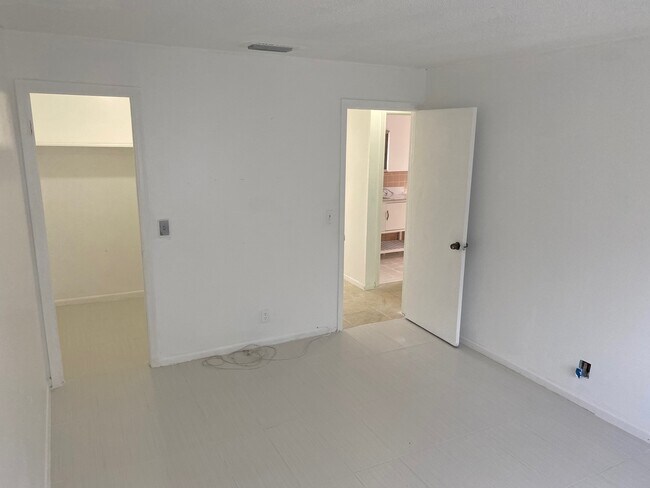 Building Photo - 7509 NW 44th Ct