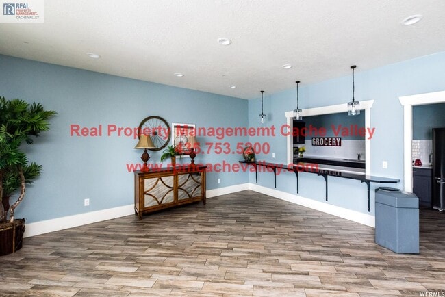 Building Photo - 144 E 745 S