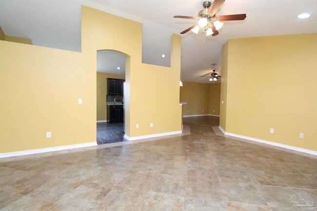 Foto del edificio - 639 Saleta St