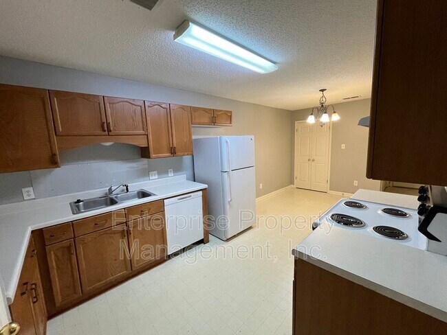 Building Photo - 1096 Sunstar Dr