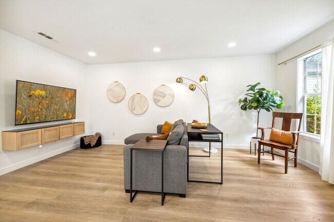 Foto del edificio - 2352 W Houston St