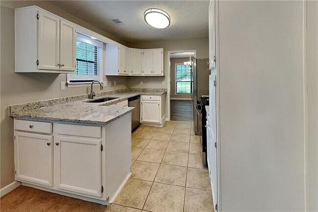 Foto del edificio - 5580 Dorsett Shoals Ln