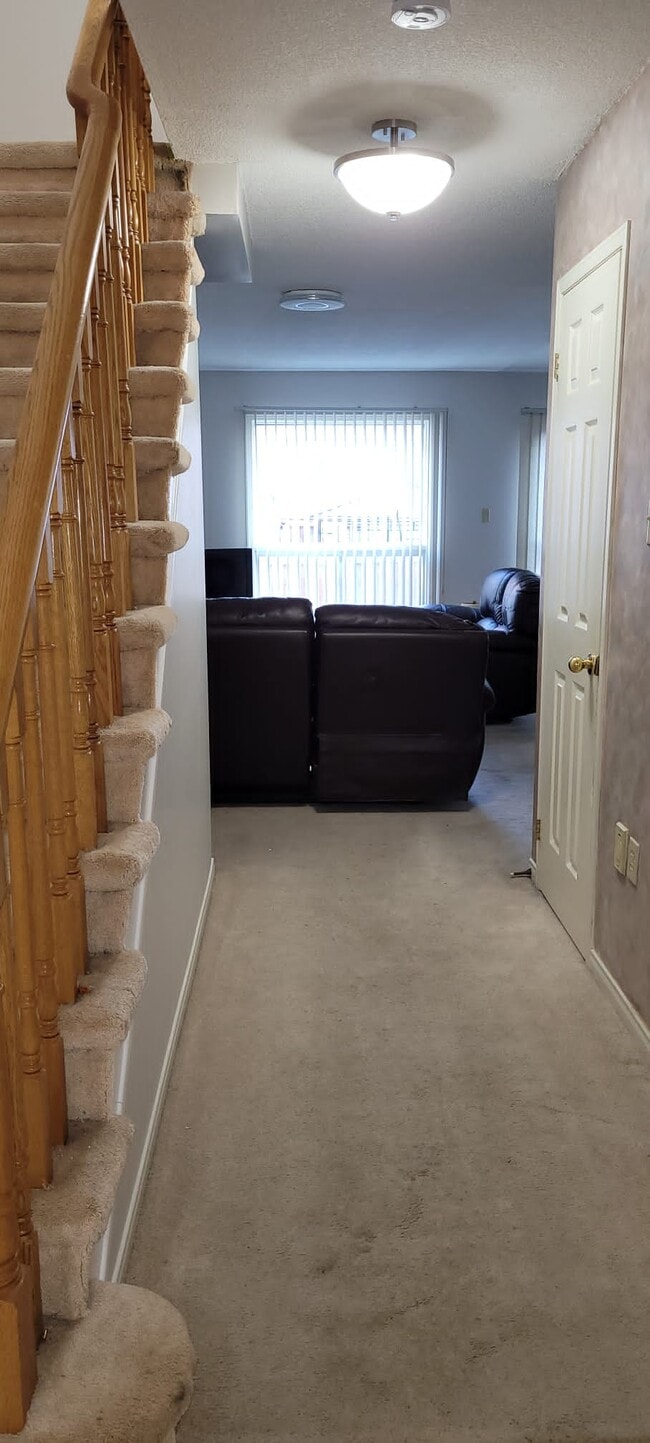 Building Photo - 1995 Pine Grove Av