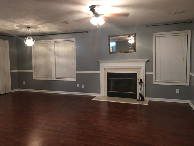 Foto del edificio - 979 Stewarts Creek Dr