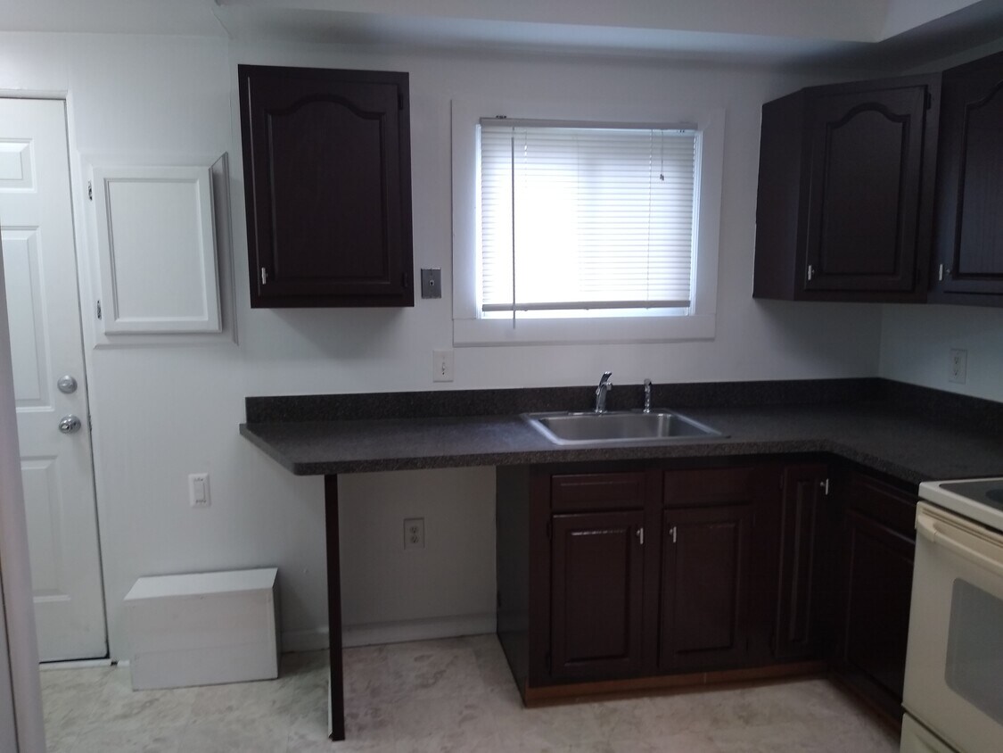 Kitchen - 4131 Gardner St