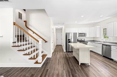 Building Photo - 3 bed, 2.5 bath on quiet street in Seneca