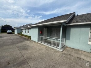 Building Photo - 2323 Carlton Dr